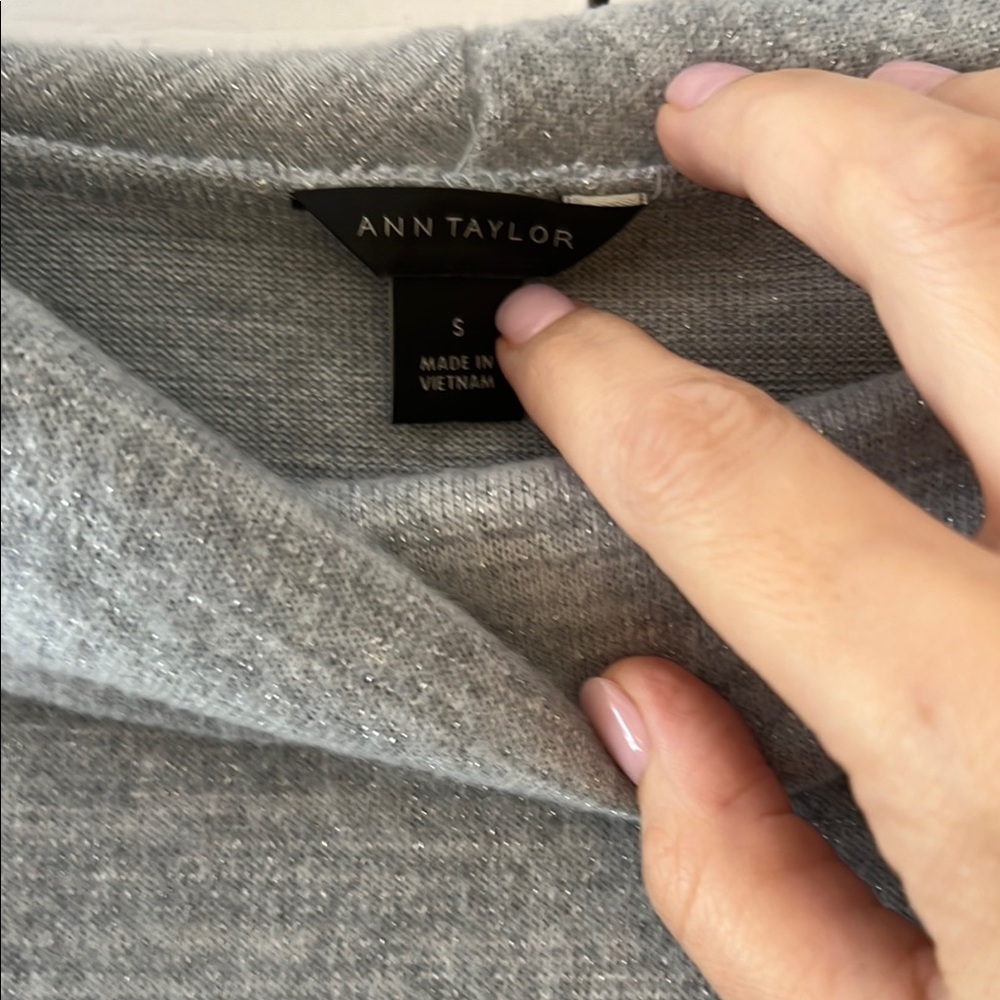 Ann Taylor Light Gray Knit Turtleneck Long Sleeve Top - Picture 2 of 9